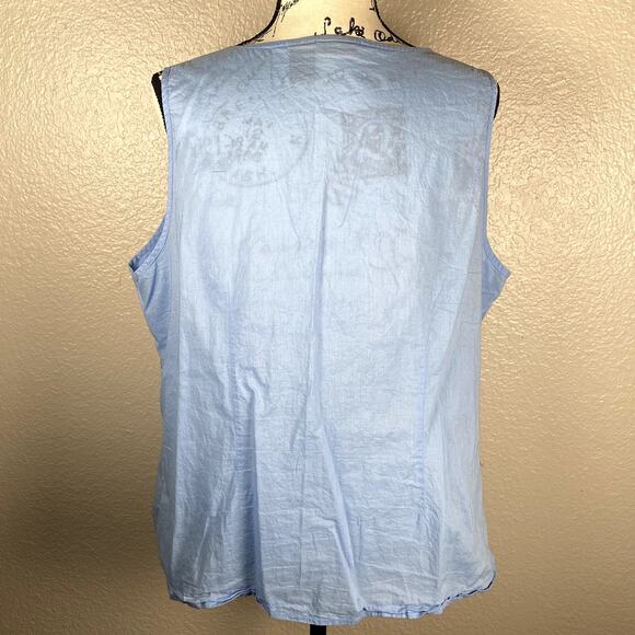 a.n.a. Sz 2XL Sleeveless Button-Down V-Neck Light Blue Blouse Floral Detail - Picture 2 of 9
